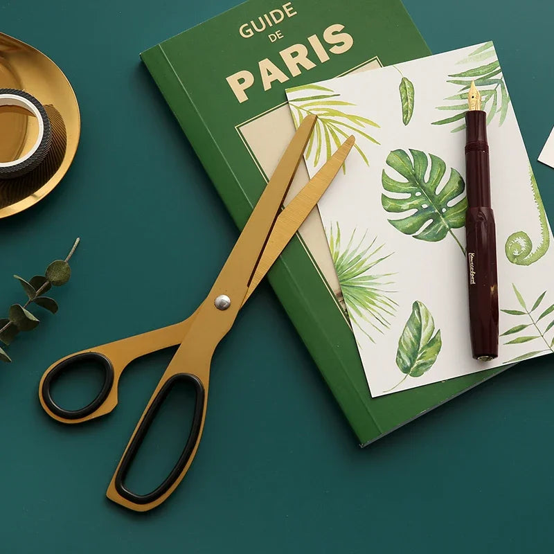 Ciseaux artisanaux vintage en laiton